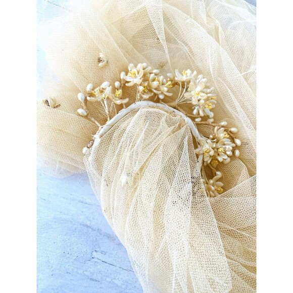 Antique to Vintage Wax Flowers Bridal Tiara and Veil with Orange Blossoms c.1930 - Picture 8 of 12